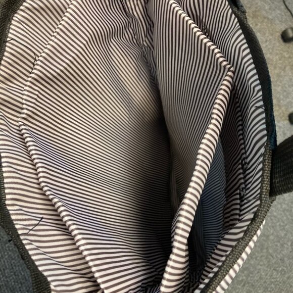 PKG soft body padded laptop or tablet tote with 3 compartments - Picture 6 of 8